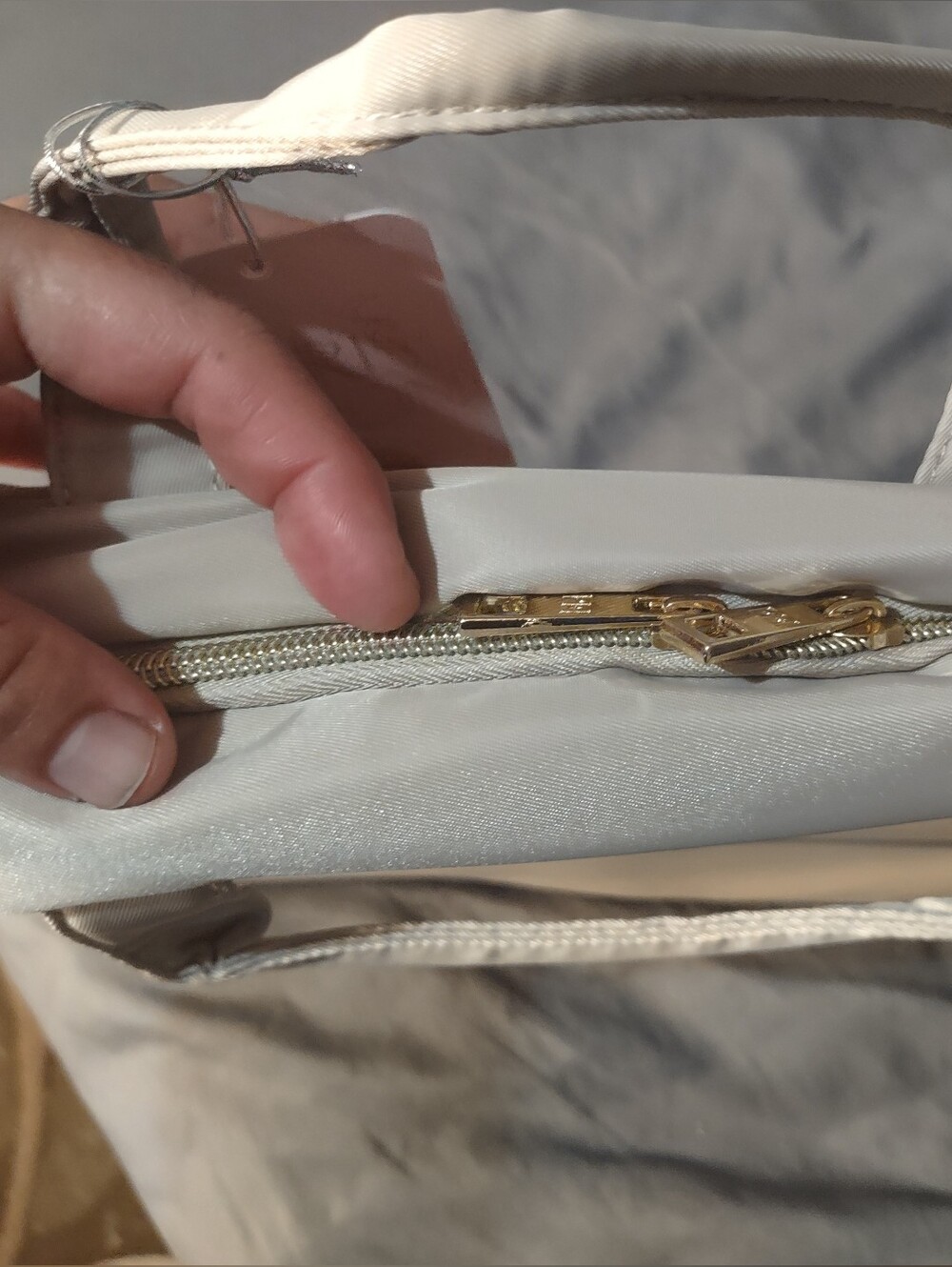 Paris Hilton Quilted Cosmetic Case In Light Beige With Gold Hardware/NWT - Picture 5 of 9